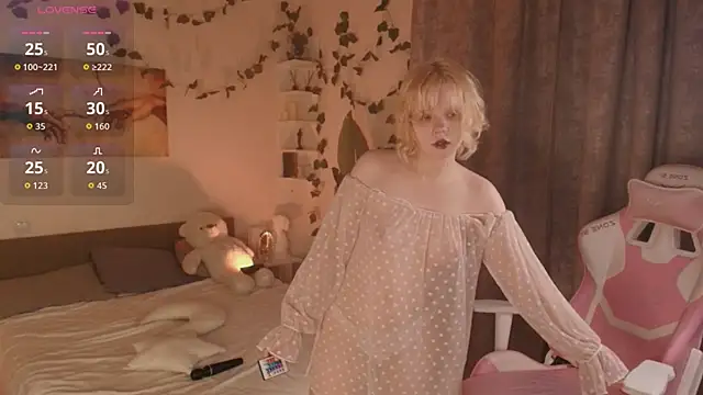 Snapshot of Emily_relish chatting on December 2025 01:05:02 PM Emily relish online show from December 2025 01:05:02 PM