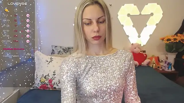 Snapshot of _Loves_ chatting on December 2024 10:39:02 PM Loves online show from December 2024 10:39:02 PM