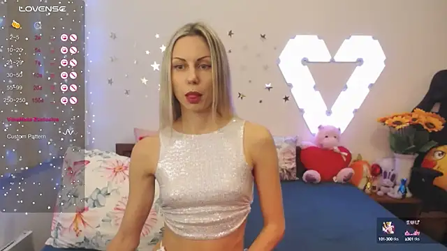 Snapshot of _Loves_ chatting on December 2024 06:23:02 PM Loves online show from December 2024 06:23:02 PM