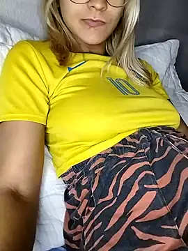 Snapshot of fofinhaa12 chatting on February 2025 10:00:02 PM fofinhaa12 online show from February 2025 10:00:02 PM