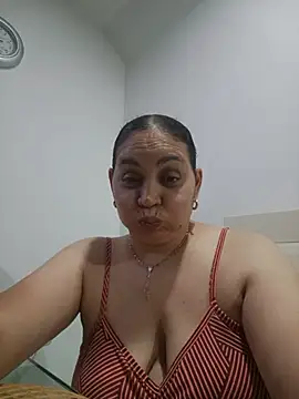 Snapshot of MirandaSoto chatting on July 2026 03:44:01 AM MirandaSoto online show from July 2026 03:44:01 AM