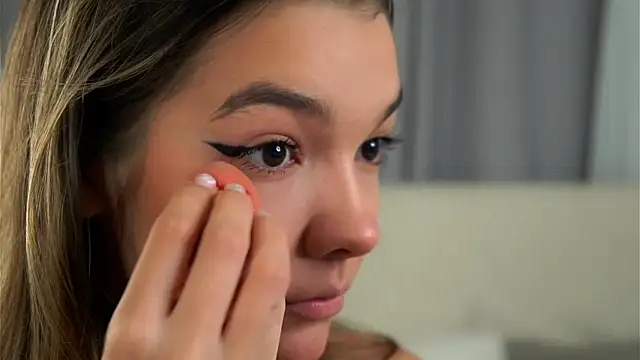 Snapshot of VeronaAppleberry chatting on September 2025 01:11:02 PM VeronaAppleberry online show from September 2025 01:11:02 PM