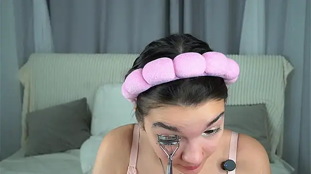 Snapshot of VeronaAppleberry chatting on October 2025 11:17:01 AM VeronaAppleberry online show from October 2025 11:17:01 AM