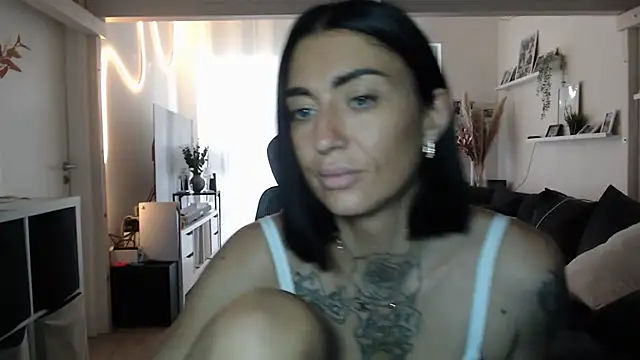 IntiMia online show from November 2025 08:24:01 AM