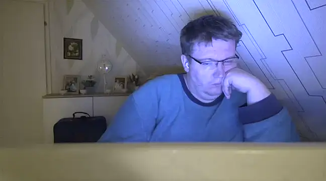 Snapshot of der_alex38 chatting on February 2025 10:32:01 PM der alex38 online show from February 2025 10:32:01 PM