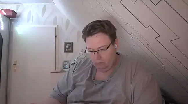 Snapshot of der_alex38 chatting on February 2025 10:14:02 PM der alex38 online show from February 2025 10:14:02 PM