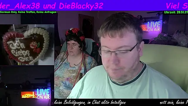 Snapshot of der_alex38 chatting on October 2025 06:51:02 PM der alex38 online show from October 2025 06:51:02 PM