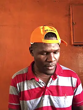 Snapshot of HutchMansell chatting on December 2024 01:28:01 PM HutchMansell online show from December 2024 01:28:01 PM