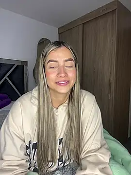 Issabela G1 online show from December 2024 01:48:02 AM