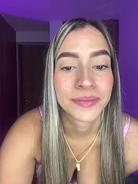 Issabela G1 online show from December 2024 04:55:01 AM