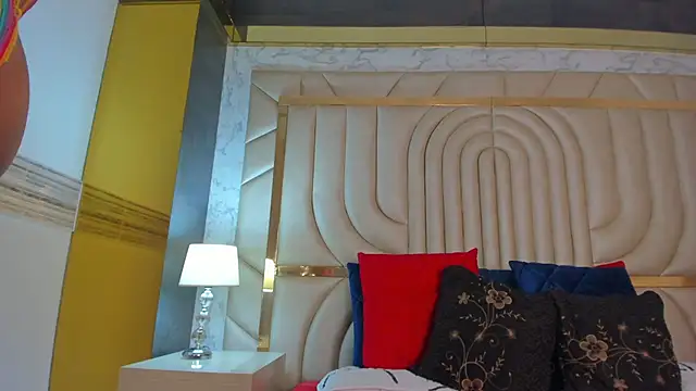 Snapshot of Bylie_Hills chatting on January 2025 04:48:02 AM Bylie Hills online show from January 2025 04:48:02 AM