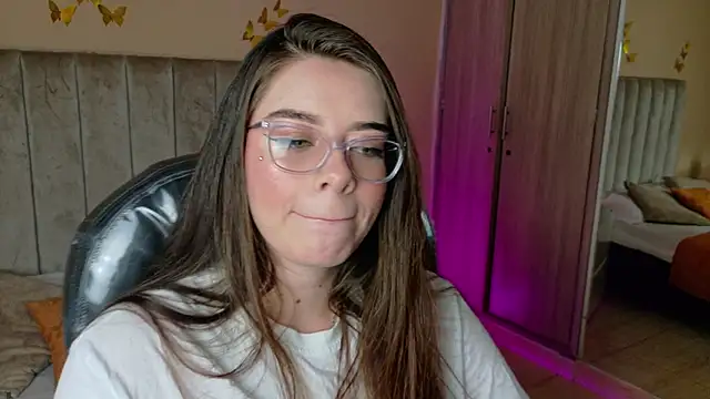 Charlotte Olsen  online show from June 2026 07:34:02 PM