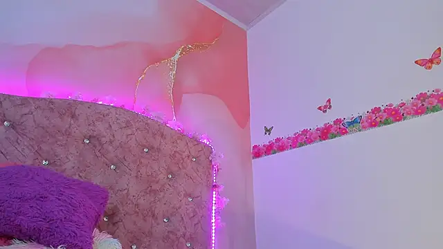 Snapshot of Bella__sweet chatting on January 2025 09:55:02 PM Bella sweet online show from January 2025 09:55:02 PM