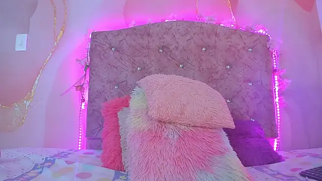 Snapshot of Bella__sweet chatting on January 2025 09:57:01 PM Bella sweet online show from January 2025 09:57:01 PM