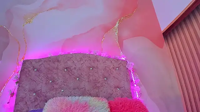 Snapshot of Bella__sweet chatting on February 2025 06:41:01 PM Bella sweet online show from February 2025 06:41:01 PM