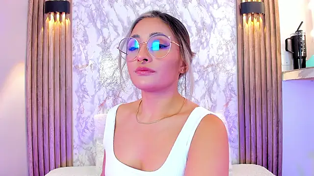 Nanda Vixen online show from February 2025 05:56:02 AM