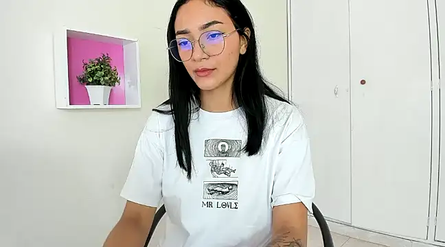 ASIAM BRUNET online show from January 2025 01:11:02 PM