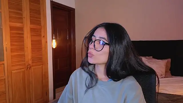 ChloeTurner  online show from April 2026 08:53:02 PM