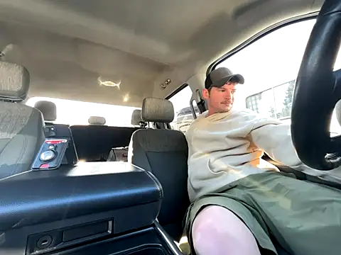 Snapshot of skittlez82 chatting on October 2025 05:57:01 PM skittlez82 online show from October 2025 05:57:01 PM