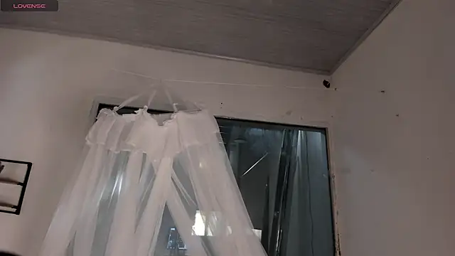 cutiepeach online show from October 2025 08:17:01 PM