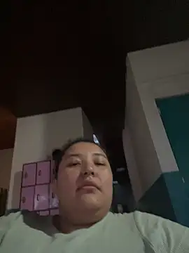 cutiepeach online show from December 2025 11:00:01 PM