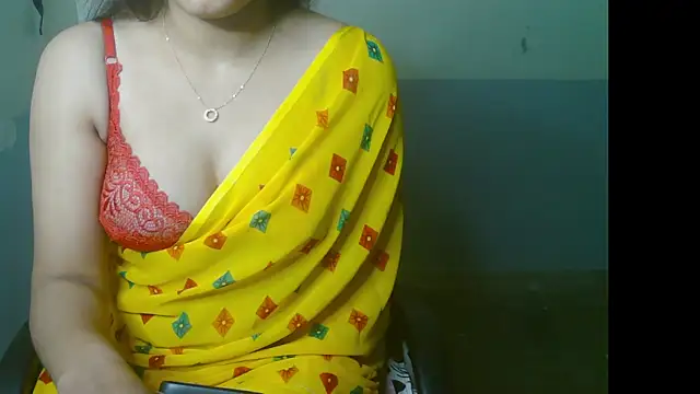 Snapshot of NithyaSingh chatting on December 2024 06:02:02 AM NithyaSingh online show from December 2024 06:02:02 AM