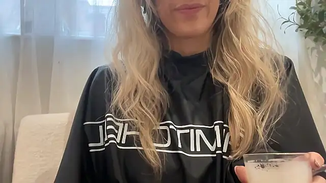 mollywilde online show from November 2025 10:58:01 AM