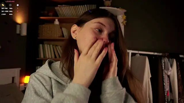 Snapshot of DarylBarks chatting on November 2025 01:04:02 AM DarylBarks online show from November 2025 01:04:02 AM