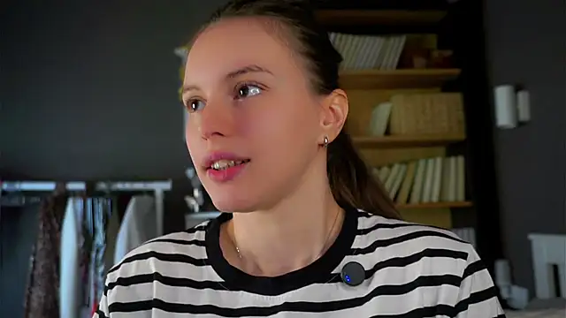 Snapshot of DarylBarks chatting on November 2025 01:39:01 AM DarylBarks online show from November 2025 01:39:01 AM