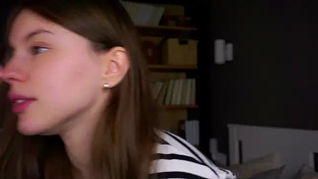 Snapshot of DarylBarks chatting on December 2025 01:11:02 AM DarylBarks online show from December 2025 01:11:02 AM