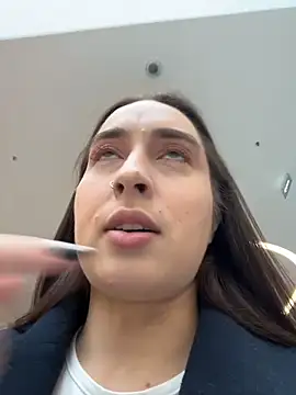 Holly Play online show from November 2025 09:09:01 AM