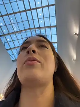 Holly Play online show from December 2025 12:01:01 PM