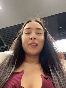 Holly Play online show from March 2026 12:07:01 PM