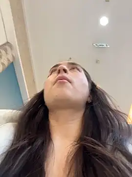 Holly Play online show from March 2026 12:01:02 PM