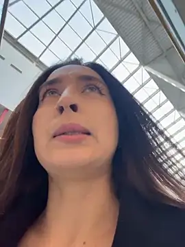 Holly Play online show from March 2026 08:10:01 AM