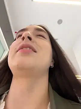 Holly Play online show from April 2026 12:02:01 PM