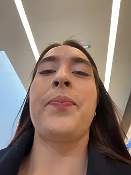 Holly Play online show from April 2026 01:19:01 PM