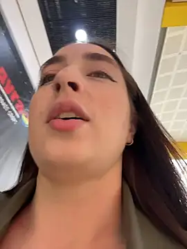 Holly Play online show from April 2026 12:09:02 PM