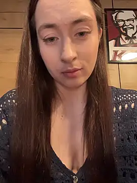Holly Play online show from June 2026 10:06:02 AM