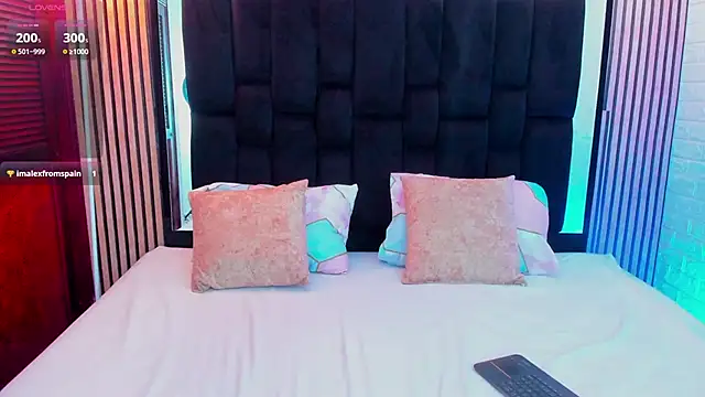 Snapshot of Isabella_Flores chatting on September 2025 12:54:01 AM Isabella Flores online show from September 2025 12:54:01 AM