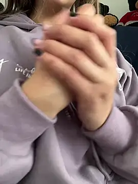 Snapshot of Iris_lee chatting on February 2025 04:22:01 PM Iris lee online show from February 2025 04:22:01 PM