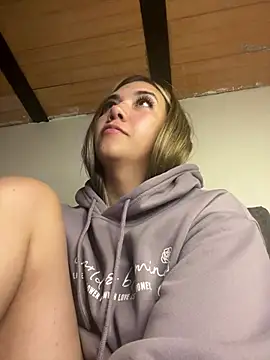 Snapshot of Iris_lee chatting on February 2025 09:00:02 AM Iris lee online show from February 2025 09:00:02 AM