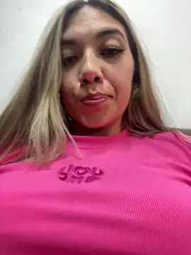 Snapshot of Iris_lee chatting on February 2025 10:14:02 PM Iris lee online show from February 2025 10:14:02 PM