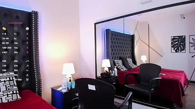 Snapshot of Iris_Thompson_ chatting on March 2025 08:10:02 PM Iris Thompson online show from March 2025 08:10:02 PM