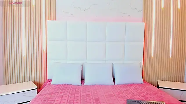 Snapshot of Iris_Thompson_ chatting on October 2025 04:42:01 AM Iris Thompson online show from October 2025 04:42:01 AM