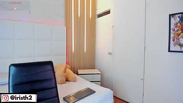 Snapshot of Iris_Thompson_ chatting on November 2025 03:50:02 AM Iris Thompson online show from November 2025 03:50:02 AM