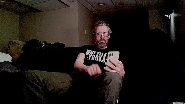 Snapshot of AronMellon76 chatting on March 2026 03:23:02 AM AronMellon76 online show from March 2026 03:23:02 AM