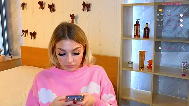 Ella Milla online show from December 2024 11:33:01 AM