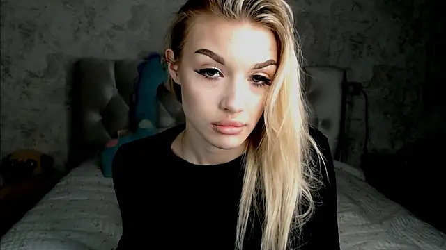 Ella Milla online show from April 2026 07:58:02 PM