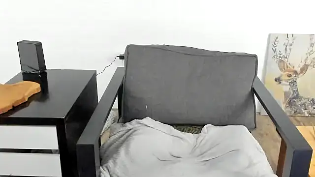 MendiPetite online show from February 2025 10:03:02 PM